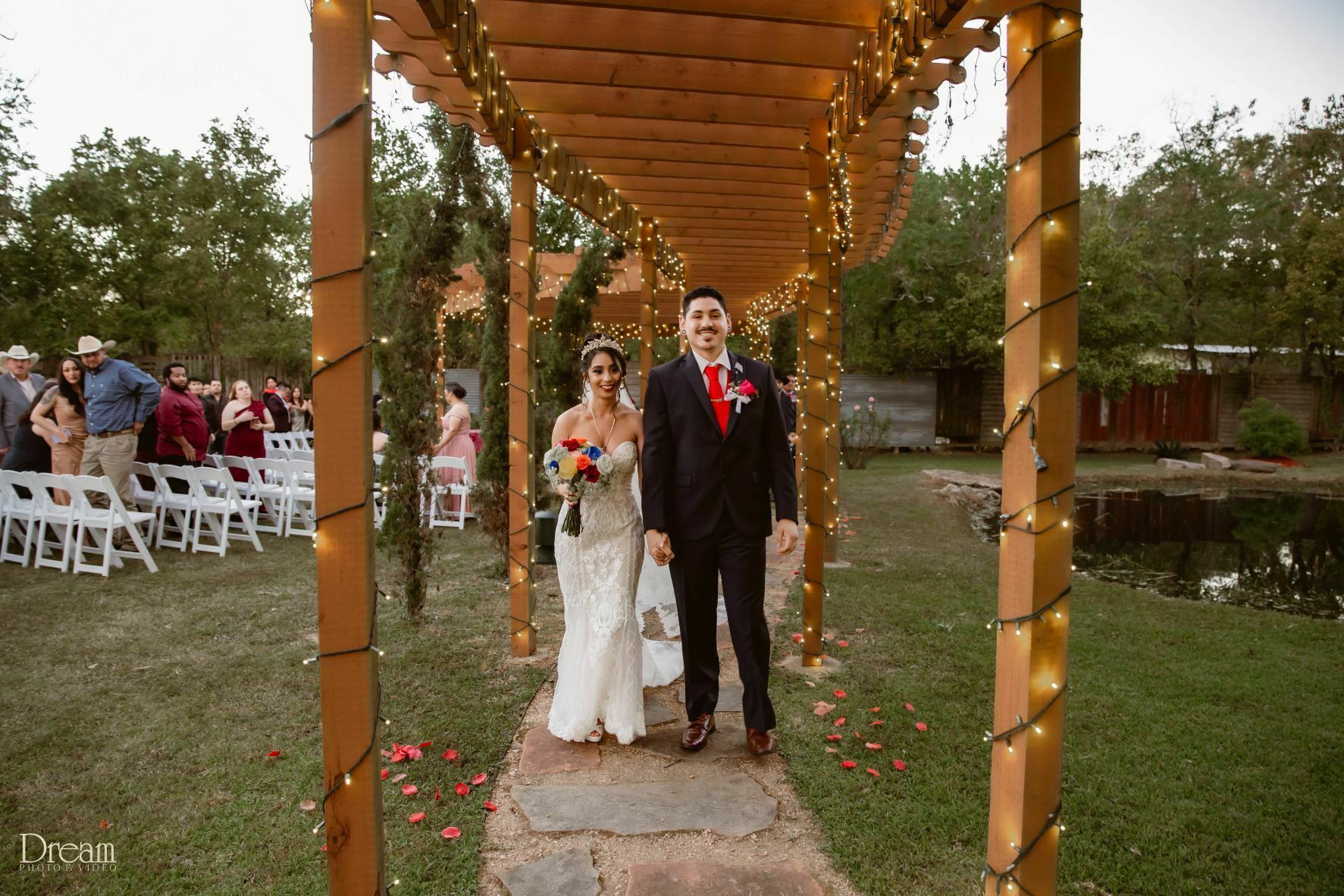 bride and groom outdoor ceremony